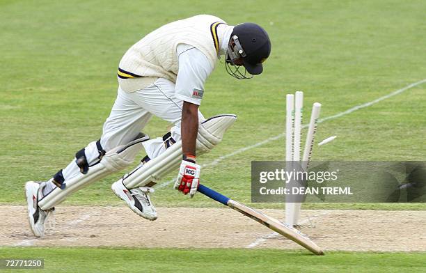 Christchurch, NEW ZEALAND: Sri Lanka's Prasanna Jayawardene is run out by New Zealands Shane Bond during day two of the first test match between the...