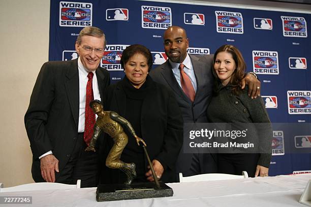 Carlos Delgado of the New York Mets receives the Roberto Clemente Award from Commissioner Bud Selig prior to Game Three of the 2006 World Series on...