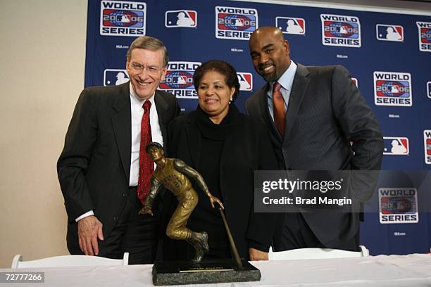 Carlos Delgado of the New York Mets receives the Roberto Clemente Award from Commissioner Bud Selig prior to Game Three of the 2006 World Series on...