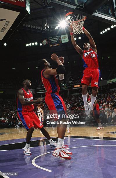 James Singleton of the Los Angeles Clippers takes the ball to the basket during a game against the Sacramento Kings at Arco Arena on November 28,...