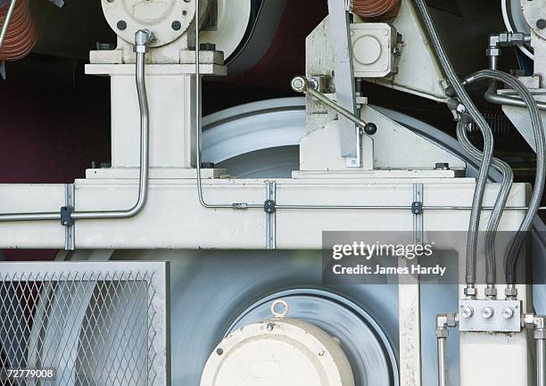 paper mill machinery, close-up - papierwerk stock-fotos und bilder