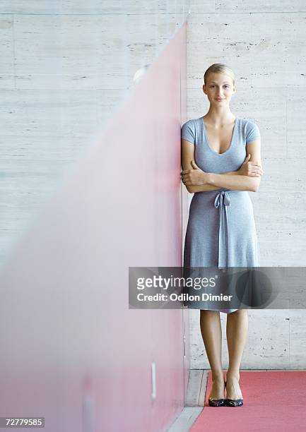 businesswoman standing with arms folded, full length - 良い姿勢 ストックフォトと画像