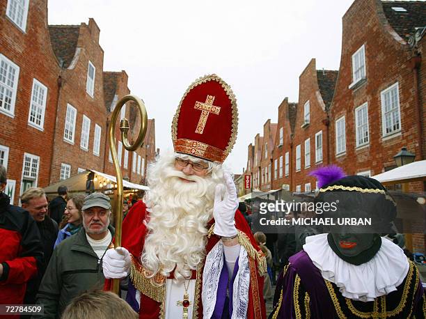 Sinterklaas and his Zwarte Pieten walk through the Dutch Quarter of Potsdam, eastern Germany, 09 December 2006. According to the Dutch holiday...