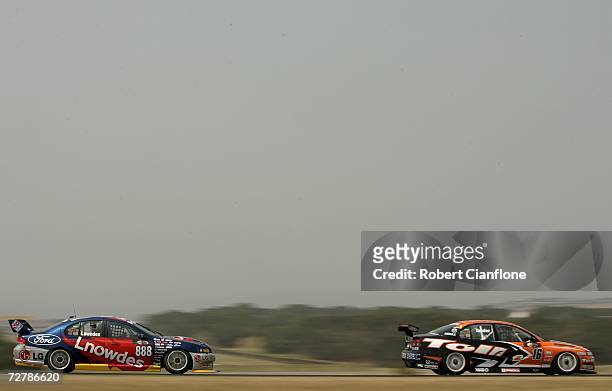 Craig Lowndes of Triple Eight Race Engineering chases down Garth Tander of the Toll HSV Dealer Team during race two of round 13 of the V8 Supercars...