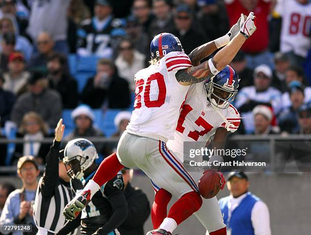 Jeremy Shockey and Plaxico Burress of the New York Giants celebrate Burress' touchdown against the Carolina Panthers on December 10, 2006 at Bank of...