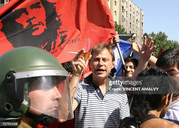 Anti Pinochet Chileans jubilate after having the confirmation of Augusto Pinochet death, 10 December in Santiago. Pinochet died 10 December at the...