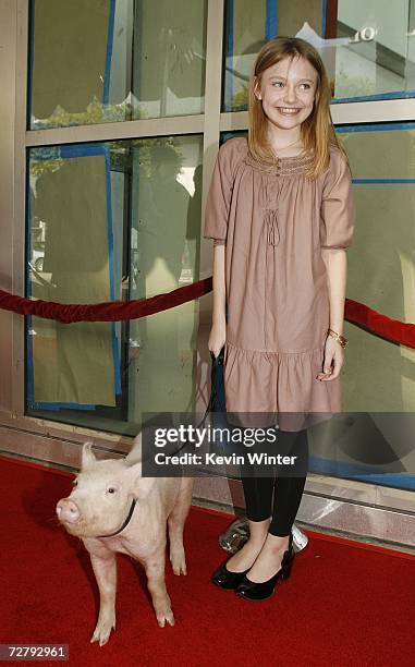 Actress Dakota Fanning poses with Wilbur at the Los Angeles premiere of Paramount's Charlotte's Web at the ArcLight Theatre December 10, 2006 in Los...