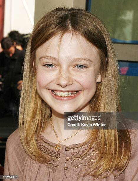 Actress Dakota Fanning poses at the Los Angeles premiere of Paramount's Charlotte's Web at the ArcLight Theatre December 10, 2006 in Los Angeles,...