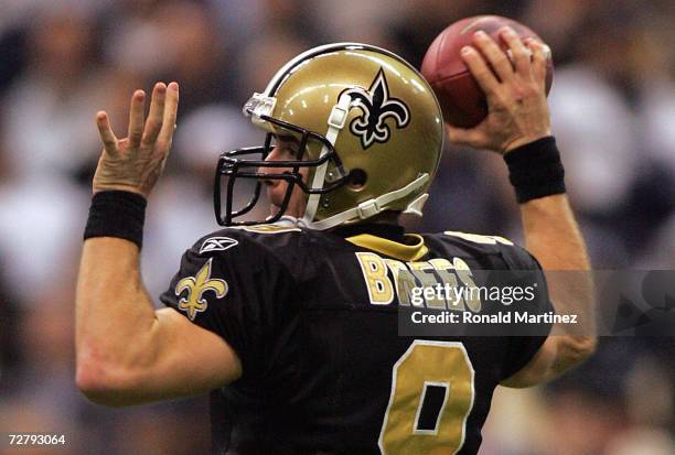 Quarterback Drew Brees of the New Orleans Saints drops back to pass against the Dallas Cowboys at Texas Stadium on December 10, 2006 in Irving, Texas.