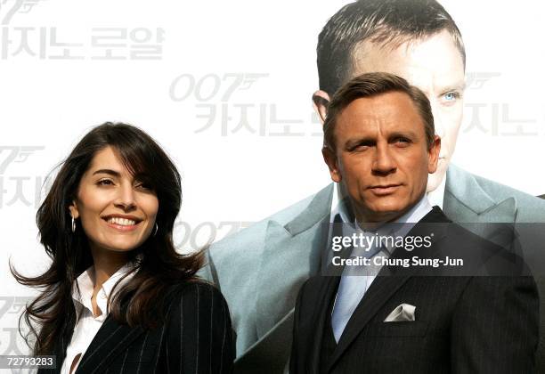 Actors Caterina Murino and Daniel Craig attend the premiere of ''Casino Royale'' at the Shilla Hotel on December 11, 2006 in Seoul, South Korea.