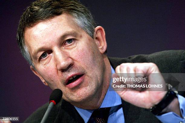 Picture taken 09 March 2004 shows then chairman of the T-Online International AG Thomas Holtrop gesturing during an annual results conference in...