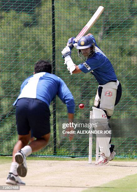 Johannesburg, SOUTH AFRICA: India's bowler Zaheer Khan delivers a ball onto captain Rahul Dravid during a practice, 12 December 2006, in...