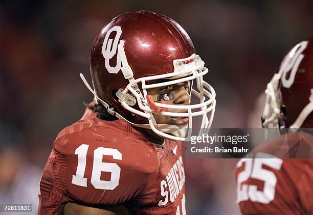 Lewis Baker of the Oklahoma Sooners talks on the field against the Nebraska Cornhuskers during the 2006 Dr. Pepper Big 12 Championship on December 2,...