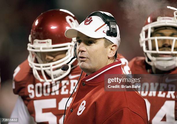 Head coach Bob Stoops of the Oklahoma Sooners looks on against the Nebraska Cornhuskers during the 2006 Dr. Pepper Big 12 Championship on December 2,...