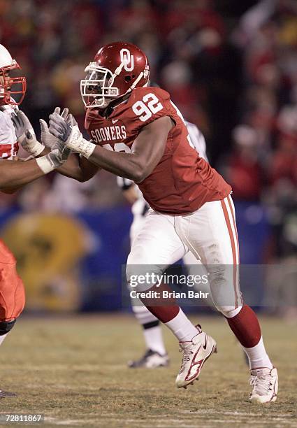 Larry Birdline of the Oklahoma Sooners moves on the field against the Nebraska Cornhuskers during the 2006 Dr. Pepper Big 12 Championship on December...