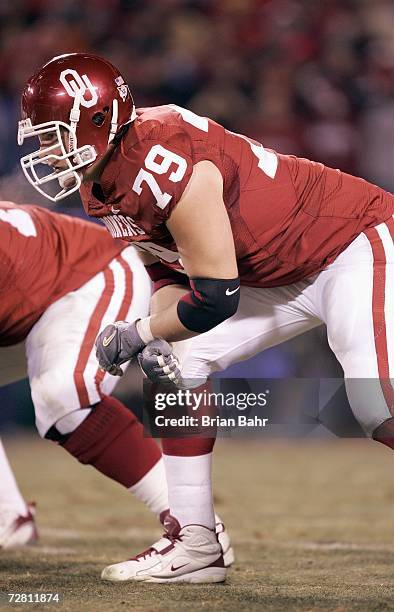 Chris Messner of the Oklahoma Sooners gets ready to move at the snap against the Nebraska Cornhuskers during the 2006 Dr. Pepper Big 12 Championship...