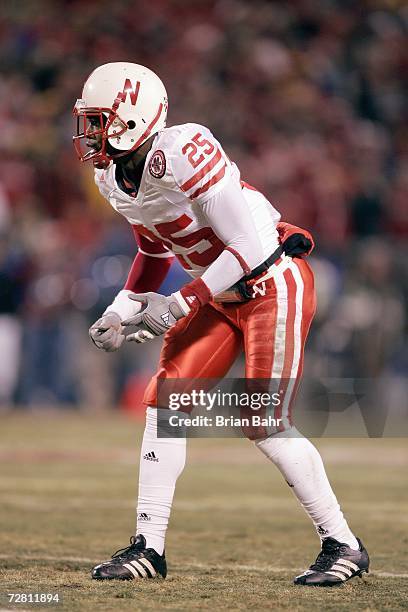 Andre Jones of the Nebraska Cornhuskers gets ready to move at the snap against the Oklahoma Sooners late in the fourth quarter of the 2006 Dr. Pepper...