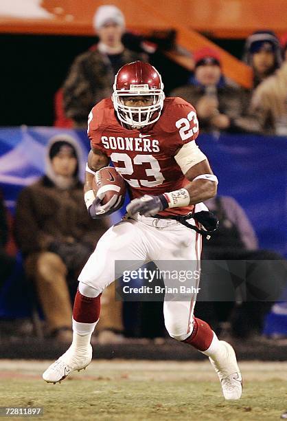 Allen Patrick of the Oklahoma Sooners carries the ball against the Nebraska Cornhuskers during the 2006 Dr. Pepper Big 12 Championship on December 2,...