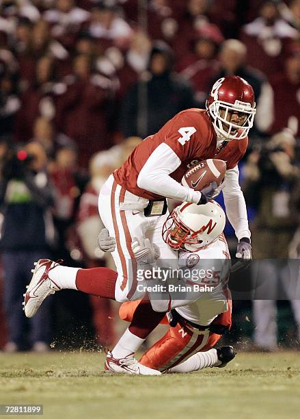 Malcolm Kelly of the Oklahoma Sooners carries the ball against Andre Jones of the Nebraska Cornhuskers during the 2006 Dr. Pepper Big 12 Championship...