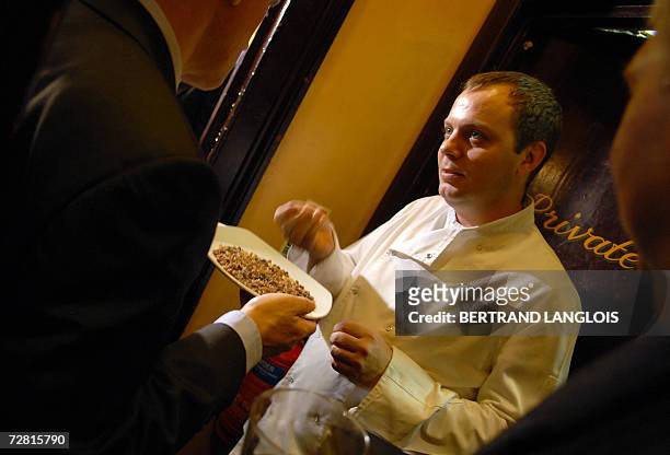 United Kingdom: The chef of the Star Tavern tries to identify a plate of myrrh during a challenge organised by members of the British Royal Society...