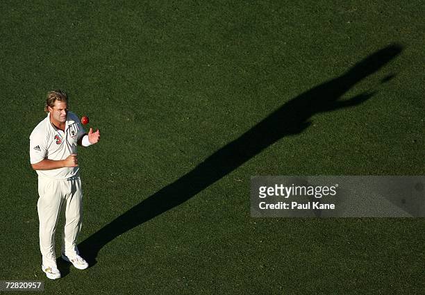 Shane Warne of Australia prepares to bowl during day one of the third Ashes Test Match between Australia and England at the WACA on December 14, 2006...