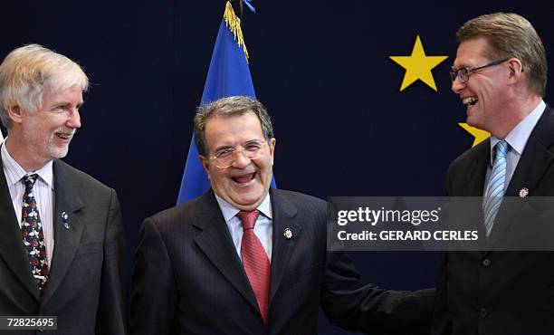 Italy's Prime Minister Romano Prodi greeted by Finland's Prime Minister Maati Vanhanen and his foreign minister Erkki Tuomioja prior a EU summit 14...