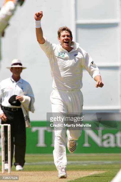 Jacob Oram of the New Zealand Black Caps celebrates Chamara Kapugedera of Sri Lanka being caught out by Mathew Sinclair during day one of the second...