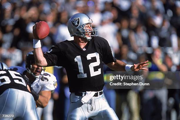 Quarterback Rich Gannon of the Oakland Raiders gets ready to pass the ball during the game against the Baltimore Ravens at the Network Associates...