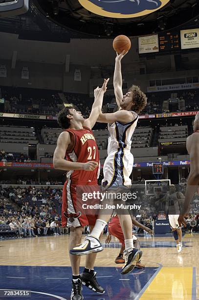 Pau Gasol of the Memphis Grizzlies shoots over Zaza Pachulia of the Atlanta Hawks on December 15, 2006 at FedExForum in Memphis, Tennessee. NOTE TO...