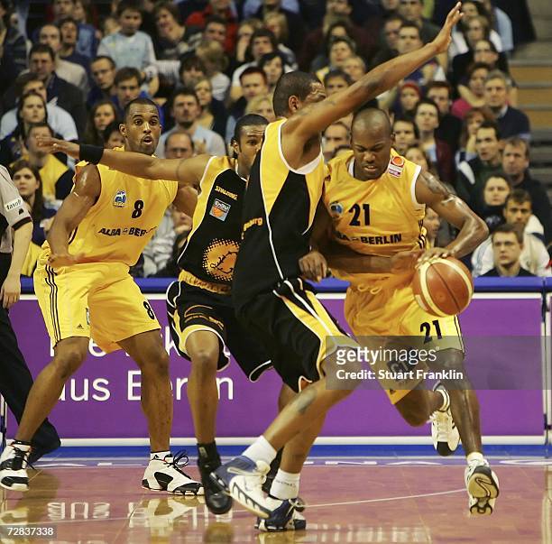William Avery of Berlin is challenged by Michel Nascimento of Ludwigsburg during the Bundesliga game between Alba Berlin and EnBW Ludwigsburg at the...