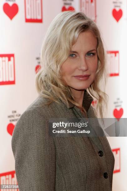 Actress Daryl Hannah attends the Herz fuer Kinder charity gala at Axel Springer Haus December 16, 2006 in Berlin, Germany.