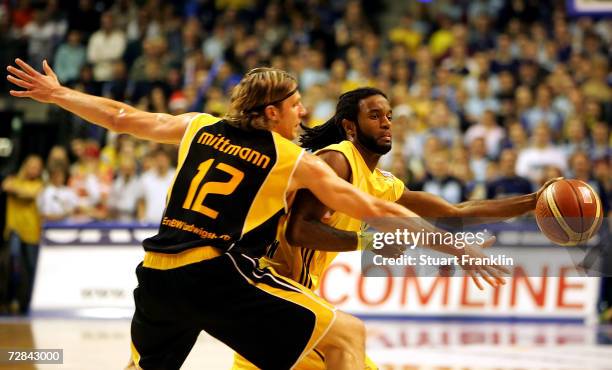 Julius Jenkins of Berlin is challenged by Nils Mittmann of Ludwigsburg during the Bundesliga game between Alba Berlin and EnBW Ludwigsburg at the...