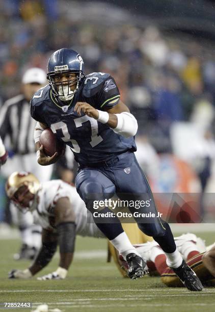 Shaun Alexander of the Seattle Seahawks carries the ball during the game against the San Francisco 49ers on December 14, 2006 at Qwest Field in...