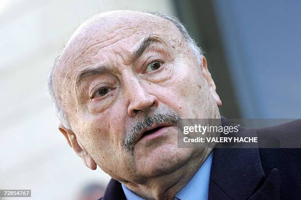 The lawyer of Renee Le Roux, Georges Kiejmann, adresses the press in front of the courthouse of the French Riviera city of Nice, 20 December 2006 on...