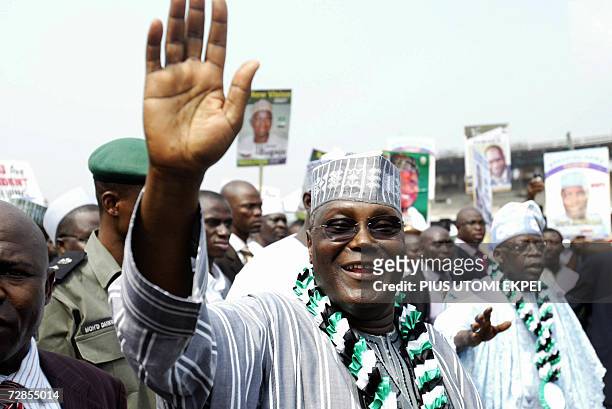 Nigerian Vice President Atiku Abubakar waves at supporters 20 December 2006 upon his arrival in Tafawa Balewa Square in Lagos to seek the...