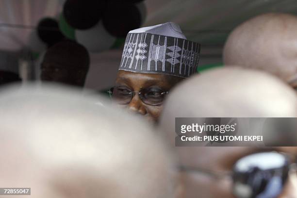 State security operatives surround Nigerian Vice President Atiku Abubakar 20 December 2006 as he arrives in Tafawa Balewa Square in Lagos, where the...
