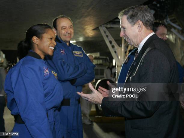 Space shuttle Discovery Commander Mark Polansky and Mission Specialist Joan Higginbotham confer with NASA Administrator Michael Griffin under...