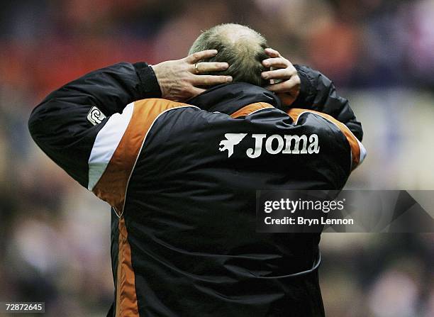 Charlton Manager Les Reed watches his team miss a goal opportunity during the Barclays Premiership match between Middlesbrough and Charlton Athletic...