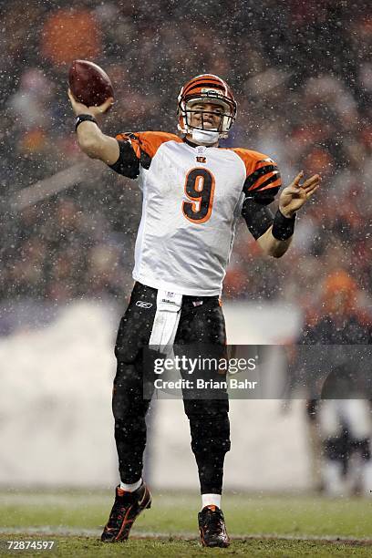 Quarterback Carson Palmer of the Cincinnati Bengals throws against the Denver Broncos in the fourth quarter on December 24, 2006 at Invesco Field at...