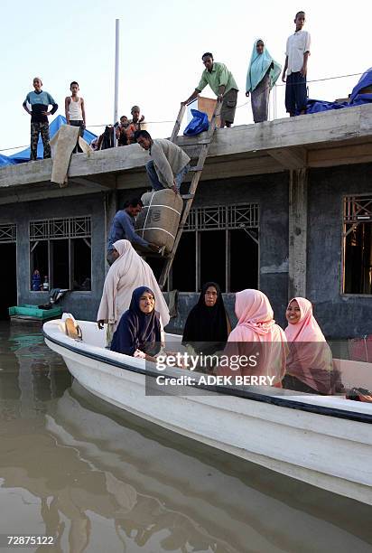 Acehnese people salvage their belongings as they manage to flee from their homes at Arakudo subdistrict in Langsa, East Aceh, 25 December 2006. Two...