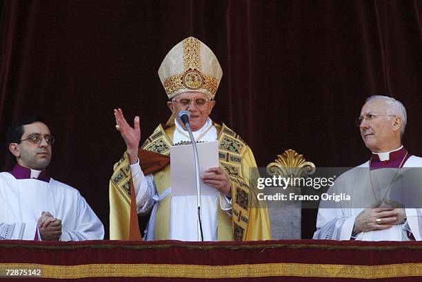 Pope Benedict XVI delivers his "Urbi et Orbi" blessing from Central Loggia of the Vatican Basilica, December 25, 2006 in Vatican City.