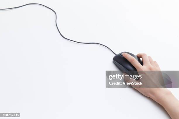 Computer Mouse Overhead Hand Mouse Overhead Photos and Premium High Res Pictures - Getty Images
