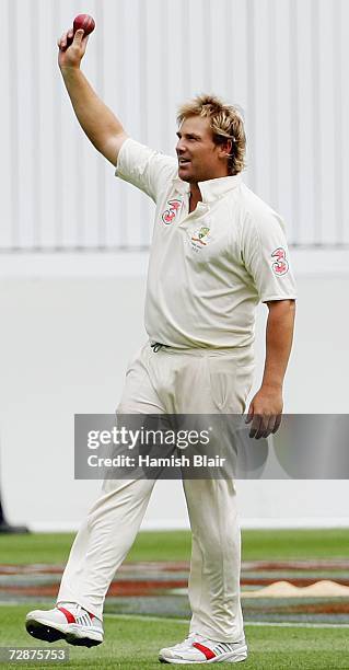 Shane Warne of Australia acknowledges the crowd after taking his 700th career wicket, that of Andrew Strauss of England during day one of the fourth...