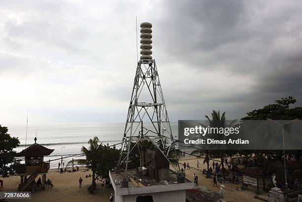 The receiver of an Indonesia Tsunami Early Warning System, December 26, 2006 on Kuta Beach, Bali Resort Island, Indonesia. Indonesia Tsunami Early...