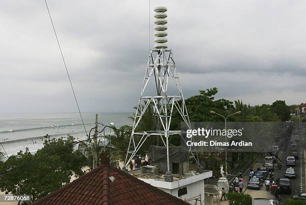 The receiver of an Indonesia Tsunami Early Warning System, December 26, 2006 on Kuta Beach, Bali Resort Island, Indonesia. Indonesia Tsunami Early...