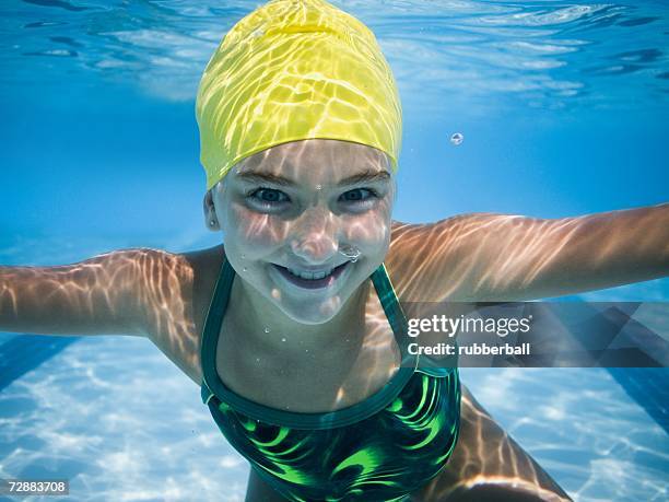 girl swimming underwater in pool - kids swim caps stock pictures, royalty-free photos & images