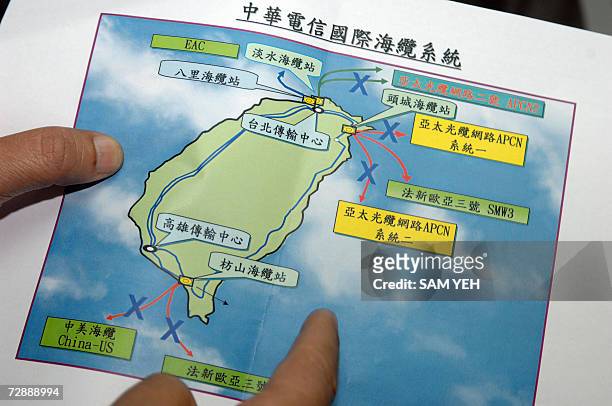 Technician of Chunghwa Telecom explains about the undersea damaged cables during a press conference in Taipei, 28 December 2006. Taiwan was taking...