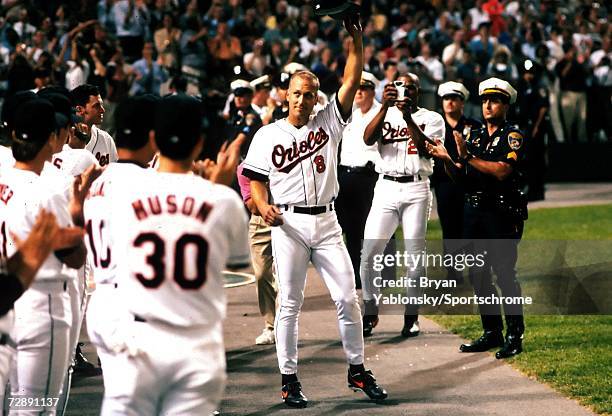 Cal Ripken 2130 Cal Ripken Record Photos and Premium High Res Pictures - Getty Images