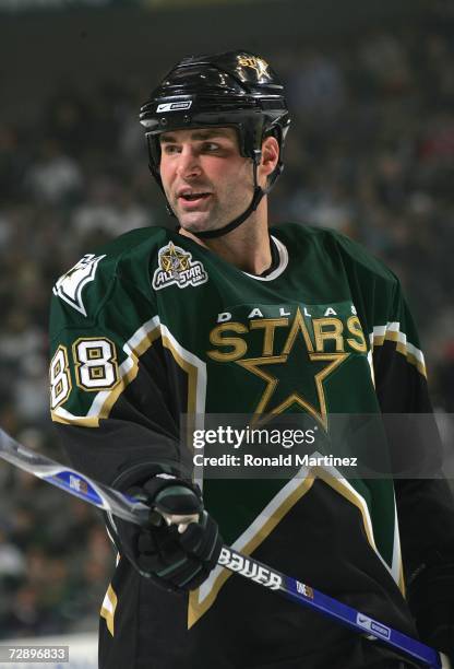 Eric Lindros of the Dallas Stars looks on against the New York Rangers at American Airlines Center on December 14, 2006 in Dallas, Texas. The Rangers...