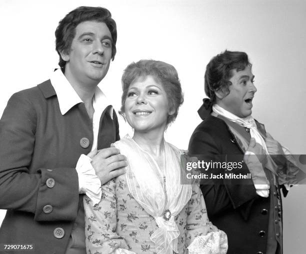 Metropolitan Opera's "Manon Lescaut" starring Renata Scotto, Plácido Domingo, and Pablo Elvira, in March 1980. Photo by Jack Mitchell/Getty Images